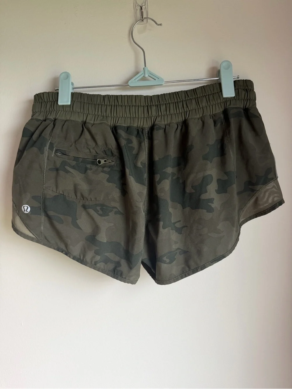 lululemon Heritage Green Camo SET Flow-Y Sports Bra & Hotty Hot Shorts - Picture 6 of 8